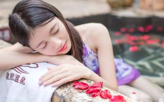 泡溫泉后需要洗澡嗎 泡溫泉時(shí)可以敷面膜嗎