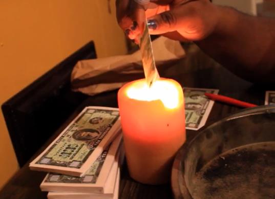 燒紙的時候怎么念叨?上墳燒紙哪些是要注意的