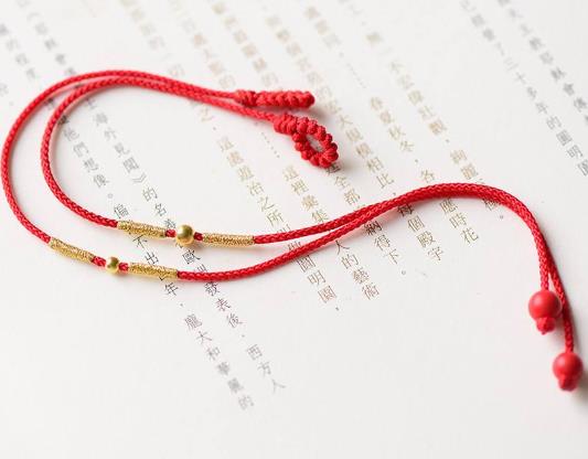 本命年紅繩可以和彩金一起戴嗎?本命年紅繩可以和蜜蠟手串一起帶嗎