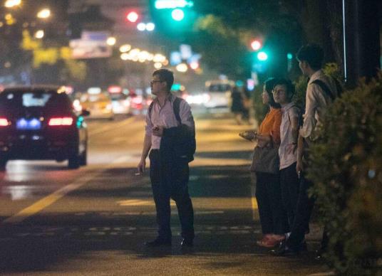 高德打車忘記付款可以第二天付嗎?高德地圖一個人叫車可以三人一起坐嗎