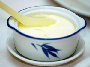 寶寶喂養(yǎng)誤區(qū):吃牛初乳和蛋白粉能提高寶寶的免疫力