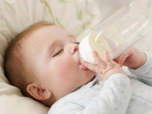 寶寶喂養誤區:初生兒吸奶嘴比吸乳頭好