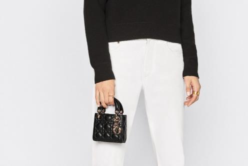 迪奧小型皮具,迷你包包為隨心混搭創(chuàng)造無(wú)限可能