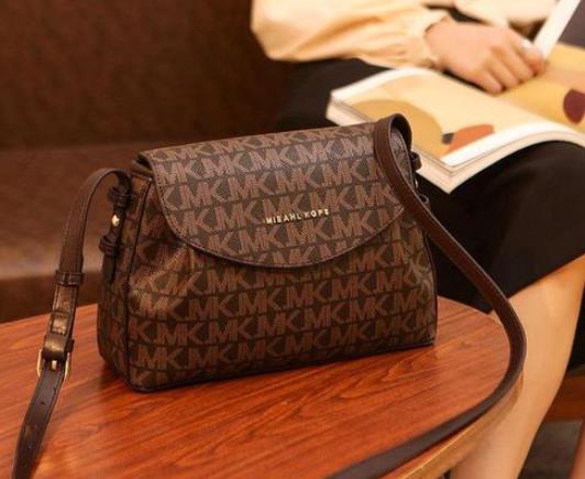 代購的lv可以去專柜保養(yǎng)嗎?第一次去lv專柜需要注意什么