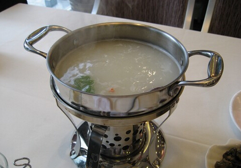 火鍋清湯比麻辣湯更傷身嗎?