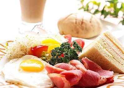 一天該吃多少蛋白質?什么人不宜多吃蛋白質