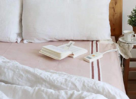 電熱毯是買和床一樣大的還是買小點的?電熱毯要鋪滿床還是留一點空