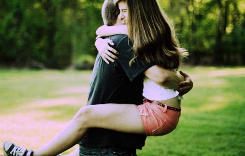 熊抱是什么意思?熊抱正確抱法圖片 修補感情漏洞的重要工具