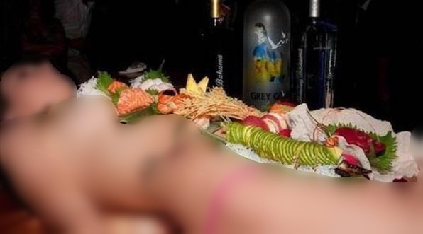 日本人體盛宴是什么意思?在裸女身上吃女體盛宴?藝伎必須是處女