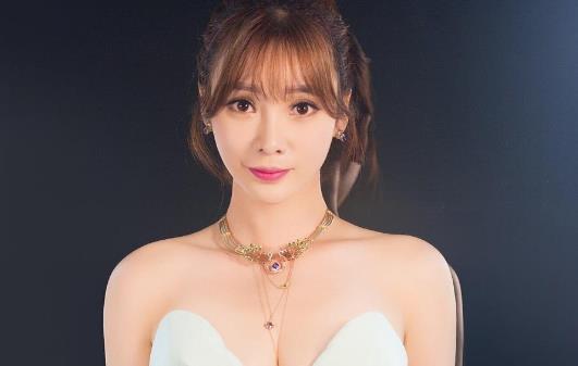 柳巖個人資料簡介 柳巖圖片 柳巖演過的電視劇 柳巖的胸有多大