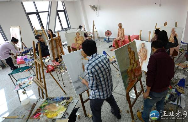 �ɶ�84�q�ϝh����ģ���t�W�j���ϝh����ģ���ٟo��֮�e���m�t�˃��Ӆs�c�䷴Ŀ