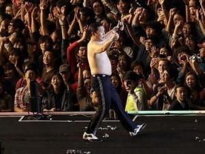 多家衛視跨年爭鳥叔 出場費報價已超1000萬