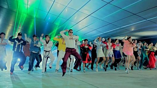 衛(wèi)視跨年爭鳥叔:多家電視臺搶鳥叔來跨年出場費報價已超1000萬,PSY鳥叔有多火