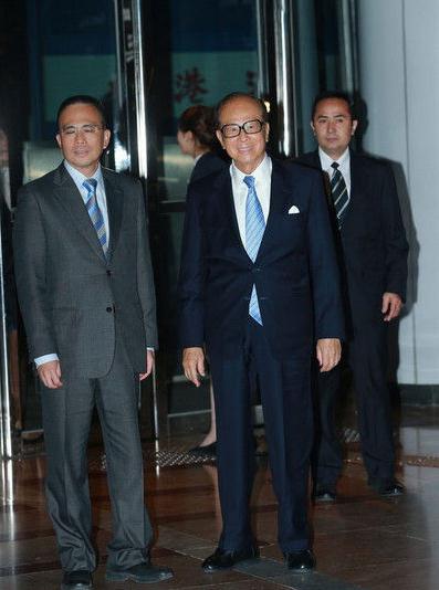 李嘉誠出席郭晶晶霍啟剛婚禮5分鐘退場,港媒稱已很給面子