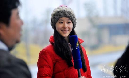 奶茶mm實習引圍觀,網友稱“奶茶妹妹章澤天清純可愛真是宅男女神”組圖