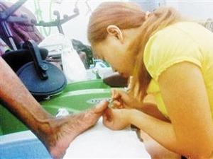 鳳姐回應(yīng)母校校長:回校參觀時曾被趕出