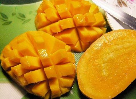 芒果怎么吃？芒果怎樣剝皮？芒果剝皮方法