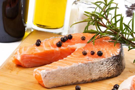 如何去除菜板上的腥味?去除菜板腥味的方法