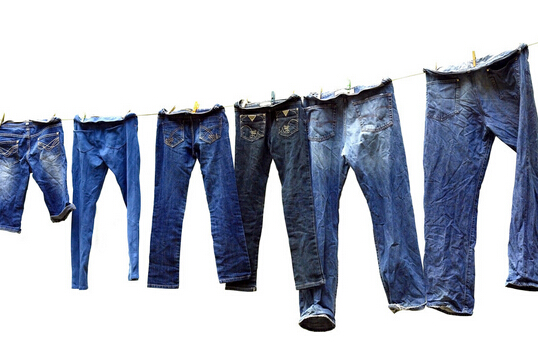 牛仔褲怎么洗不掉色?如何防止衣服掉色
