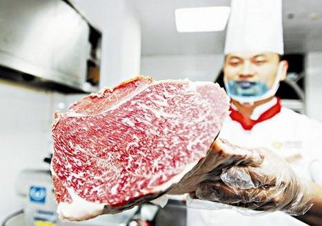 餐桌上的奢飾品天價(jià)牛肉:武漢雪花牛肉每斤售價(jià)近2千,賣(mài)出1頭牛可買(mǎi)寶馬車(chē)