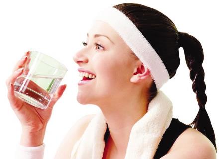 喝白開水的好處？午后1杯白開水搞定身體9種病