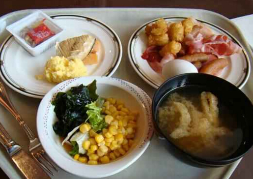 晚上喝味增湯減肥促睡眠!晚上吃什么食物好?