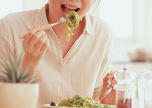 細(xì)嚼慢咽有助于預(yù)防老年癡呆癥