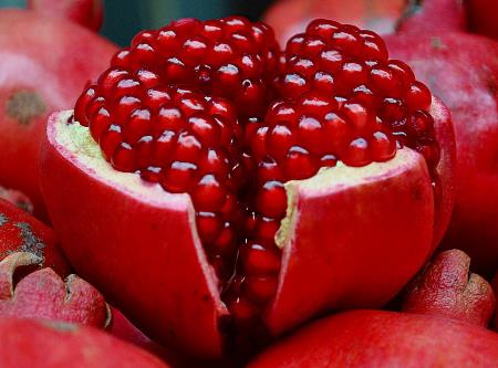 吃石榴有什么好處?石榴的營養(yǎng)價值、功效與作用