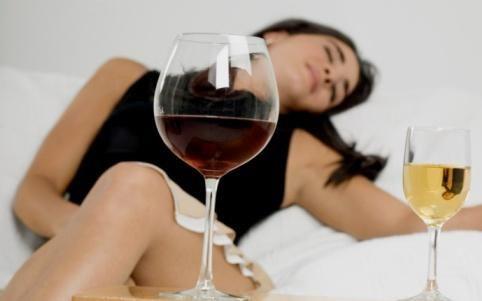 女人經期能喝酒嗎?女性經期喝酒有什么危害