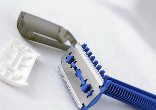 剃須刀片多久換一次?如何用剃須刀片刮胡子?