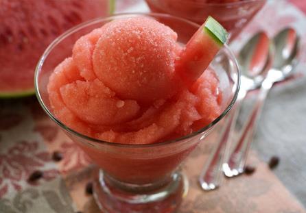 吃西瓜有什么好處?西瓜的做法大全