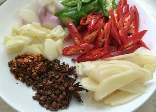 炒菜時如何放好蔥姜蒜？蔥姜蒜的食用注意事項