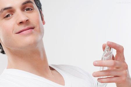 男士香水怎么用?男士香水應該噴在什么部位好
