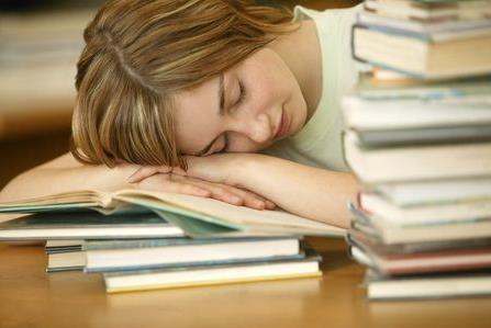 經常趴著睡覺易患腰椎間盤突出嗎?趴著睡覺的危害