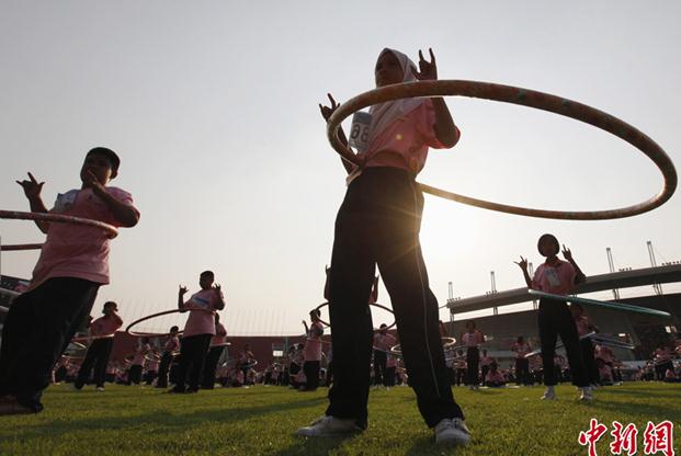 近日,泰國Thammasat大學,大約5000人一起轉呼啦圈,創新的吉尼斯紀錄。