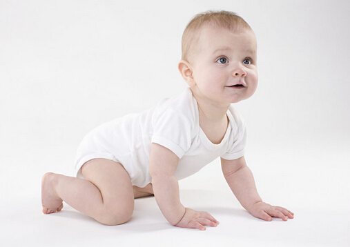 如何預防寶寶臉皸裂-寶寶臉上長癬怎么辦？