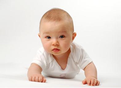 寶寶幾個(gè)月會(huì)爬行?家長(zhǎng)如何訓(xùn)練寶寶學(xué)爬行