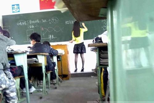 校規(guī):中學禁女教師穿黑絲襪 校長:防女生效仿男生心亂