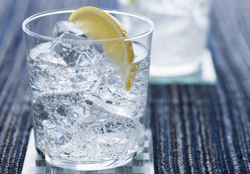 寶寶能喝碳酸飲料嗎?寶寶喝碳酸飲料的危害有哪些?