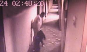 絕癥男子約女網友開房被騙，被偷包裸身出房追回，奪下對方兇器打跑4人