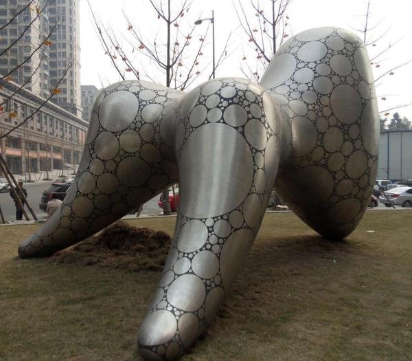 重慶“豐腿肥臀”雷人雕塑引熱議,夸張造型雷倒眾人(組圖)