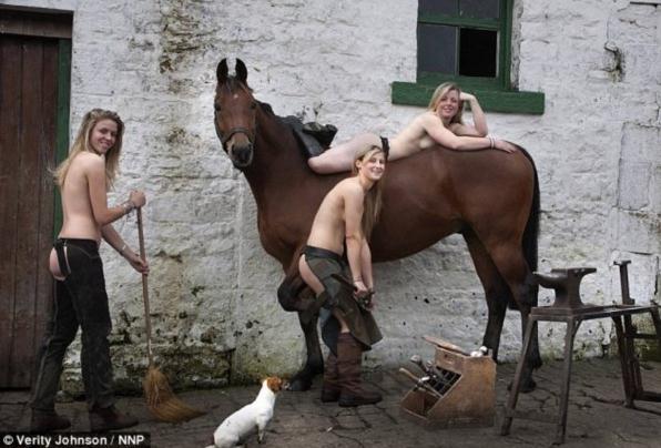 慈善就要裸體？英國15名女騎手裸體出鏡拍慈善日歷組圖