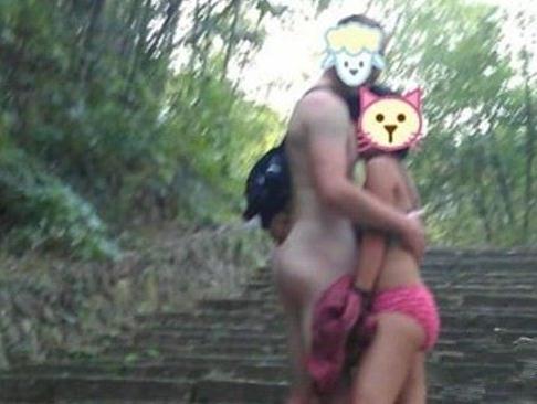 裸體登山:外籍男子和中國女子杭州裸體相擁驚現小和山,有圖有真相,奇葩天天有