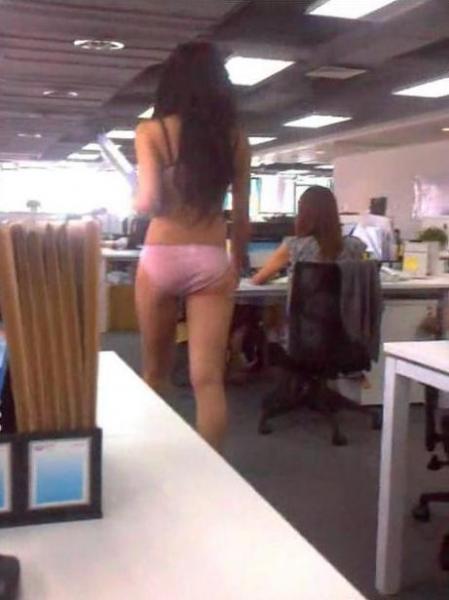 內(nèi)衣門事件:內(nèi)衣上班姐是何方神圣?噴血內(nèi)衣上班姐爆紅網(wǎng)絡(luò)