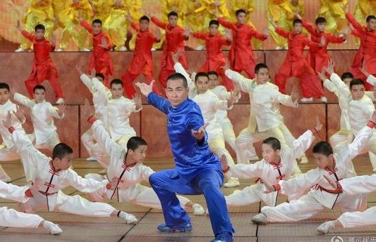 功夫巨星趙文卓因《少年中國》精彩表演獲封“春晚第一直男” 少年體零負面走紅(圖)