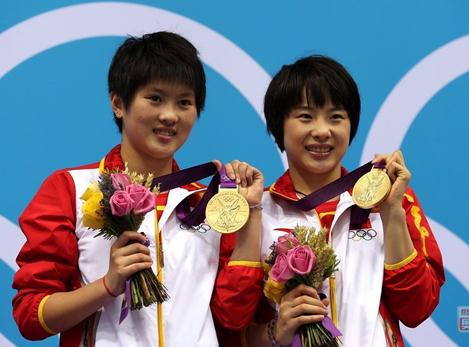 奧運會四連冠：女雙跳水10米臺陳若琳/汪皓摘金