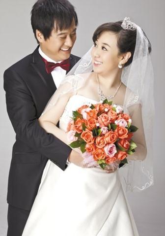 關凌老公姬云飛個人資料照片,姬云飛年齡,姬云飛比關凌大幾歲