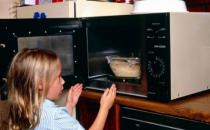 什么食物不能放進微波爐里？