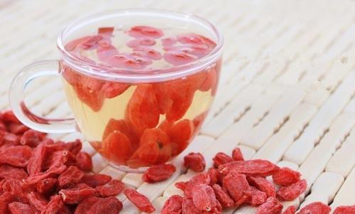 枸杞子泡水喝上火嗎？枸杞子泡水喝的功效