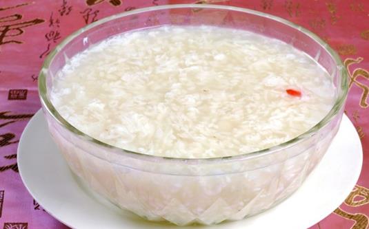 坐月子能喝水嗎?喝米酒有好處嗎?